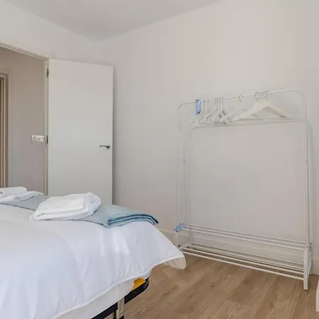 Exclusiva Con Piscina, Jardin Y Barbacoa *
