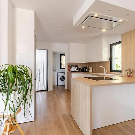 Exclusiva Con Piscina, Jardin Y Barbacoa *
