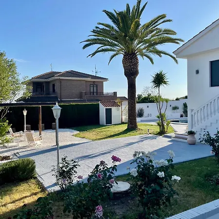 Exclusiva Con Piscina, Jardin Y Barbacoa * بيليكْروس
